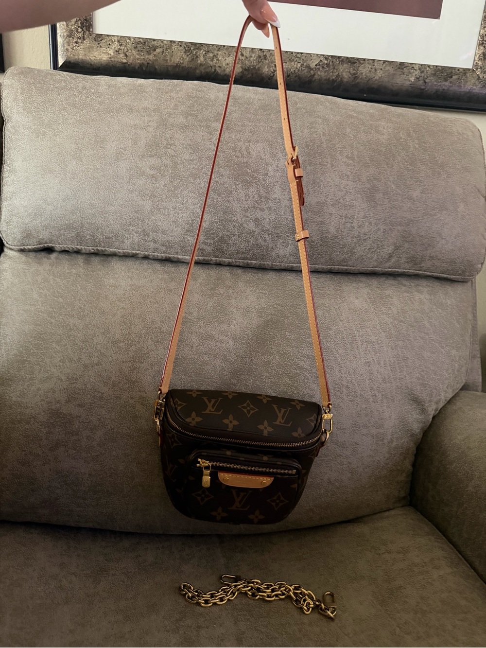 *SOLD*Louis Vuitton Monogram mini bumbag w/Gold Chain and Natural Leather Trim - Picture 9 of 9